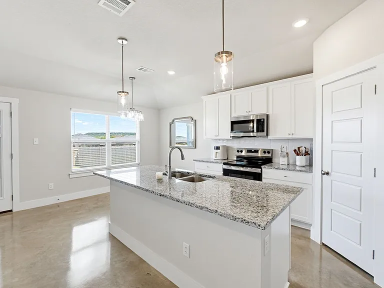1114 Lexington Dr — Photo 5