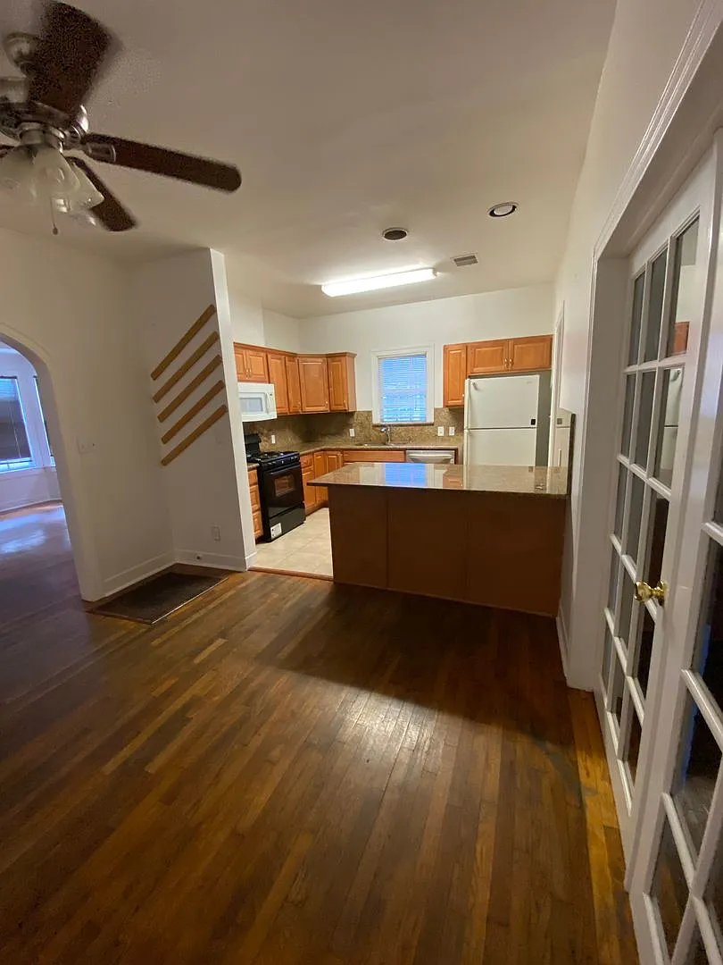Ut Pre-Lease: Charming Home 2 Blocks From Ut, Wood Floors, Updated Kitchen, Walk/Bike To Campus — Photo 2