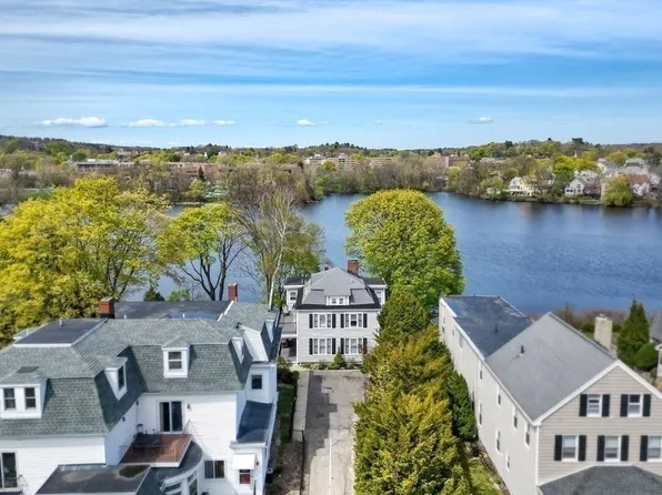2 Four Lakecroft Ct, Melrose, MA 02176