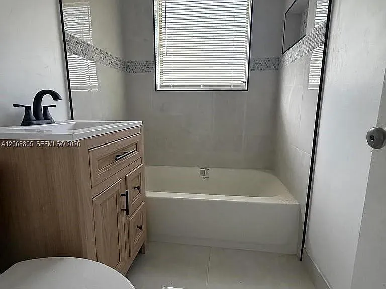 1437 NW 10th Pl — Photo 4