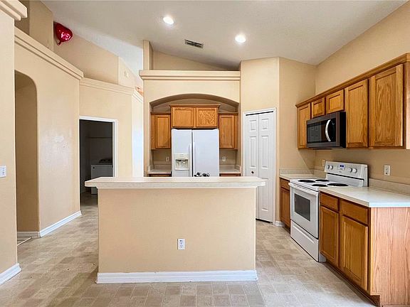 5th image of 16709 Fresh Meadow Dr