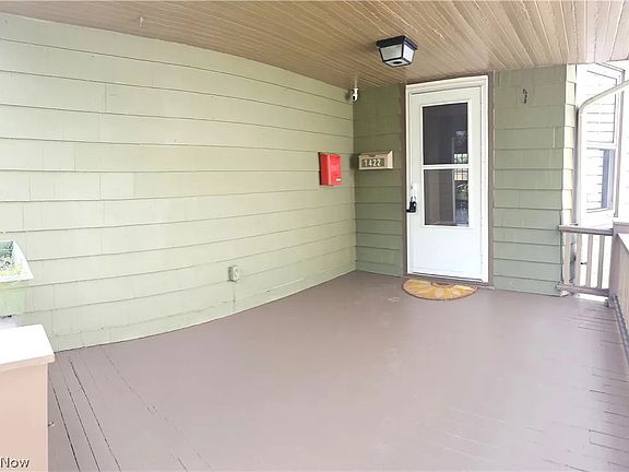 3rd image of 1422 Graber Dr