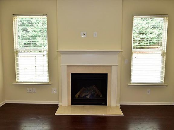 5th image of 255 Highland Village Ln