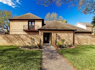 926 Crossroads Dr, Houston, TX 77079
