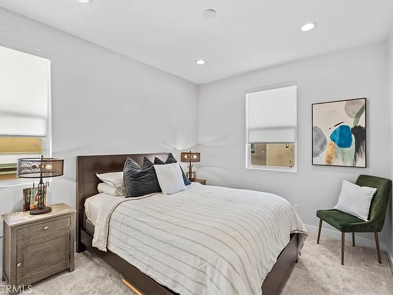 634 Daniel Freeman Cir — Photo 32