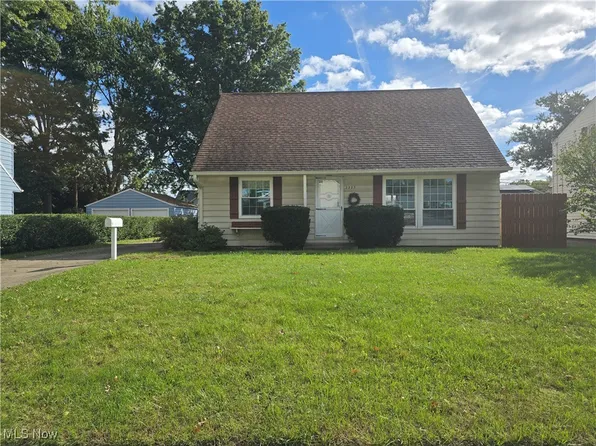 2223 Anderson Rd, Cuyahoga Falls, OH 44221
