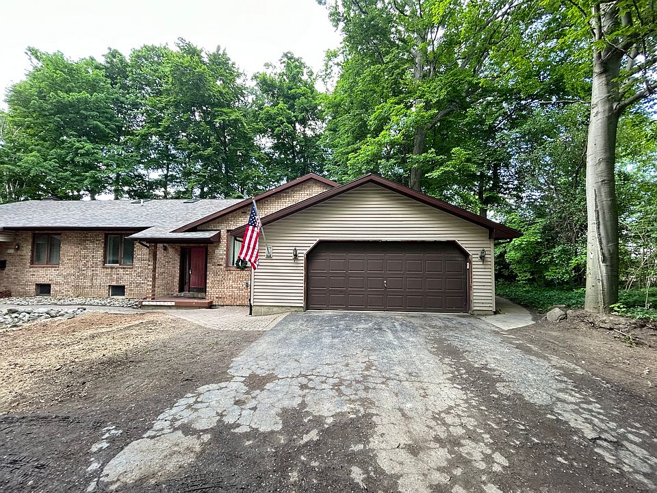 1st image of 1135 E Saginaw St #1137