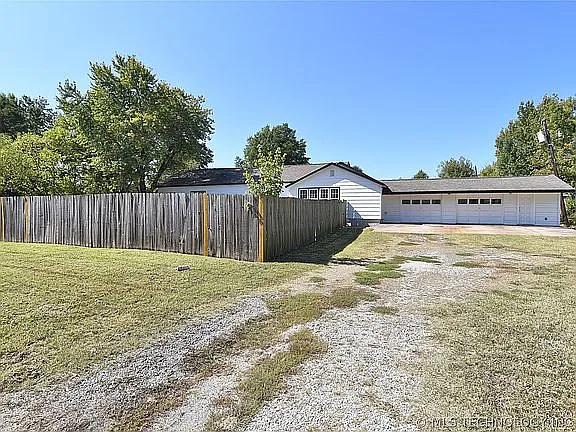 535 E Oak St — Photo 31