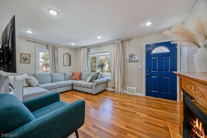 1st image of 14 Farmingdale Ave