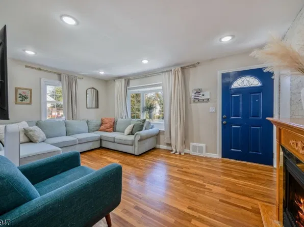 14 Farmingdale Ave, Bloomfield Twp., NJ 07003