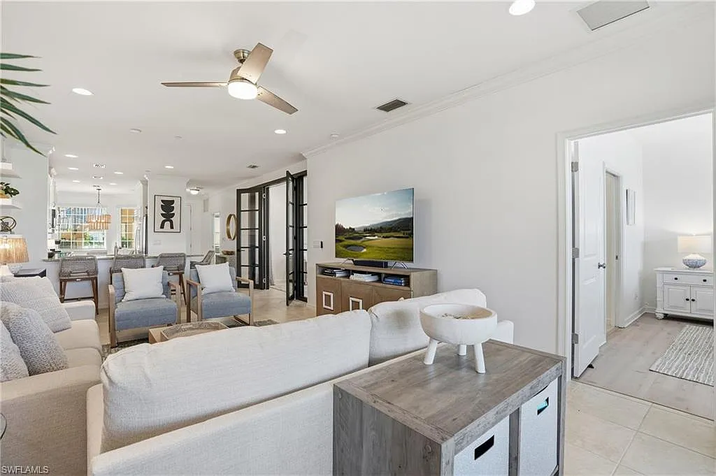 2 bed, 2.0 bath, 1632 sqft, $8,200 — Photo 2