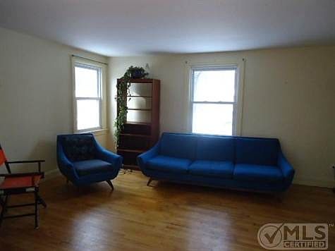 5th image of 48 N Manheim Blvd