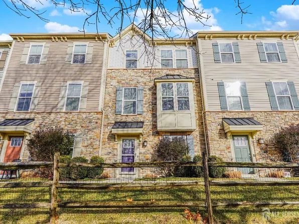 606 Bayside Ct, South Amboy, NJ 08879