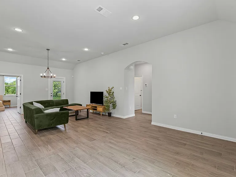 6111 Collins Ct — Photo 2