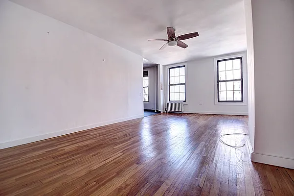 Rented by Urbane Brokerage | media 2