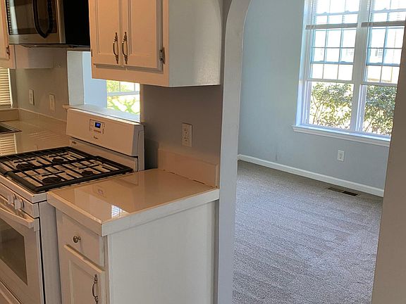 5th image of 206 E 8th St #A