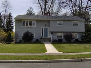 7 Dwight St, Wayne, NJ 07470