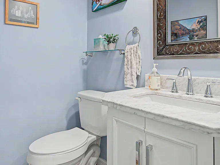 3930 Oaks Clubhouse Dr #304 — Photo 19