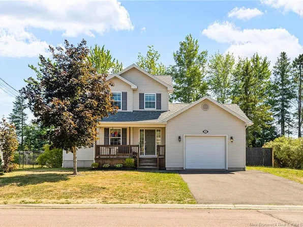 35 Ruisseau St, Dieppe, NB E1A 7Z8