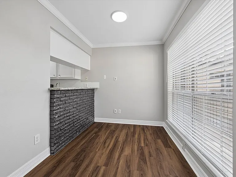 Emerson Street Apartments — Photo 6