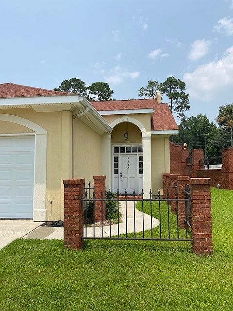 1st image of 1702 Villa Dr