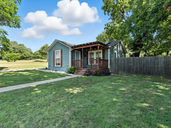 116 W 7th St, Weatherford, TX 76086