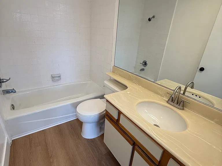 1321 N Vista St #305 — Photo 13