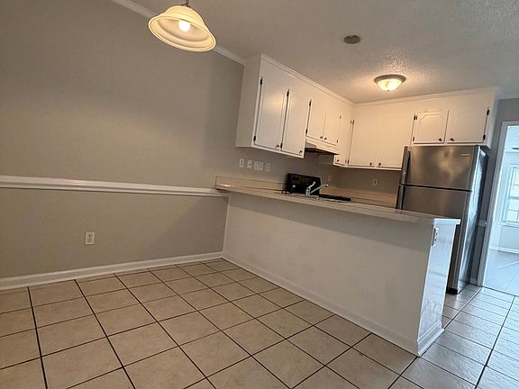 4th image of 3921 Sterling Pointe Dr Unit Ll5