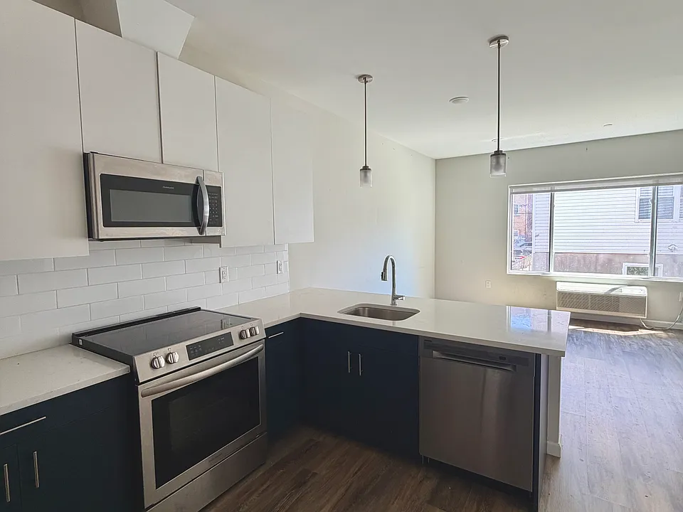 315 Lake St #204