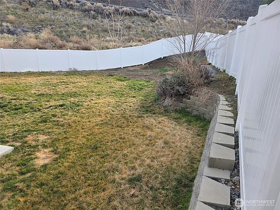 5th image of 271 George Loop