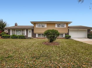 517 E Weathersfield Way, Schaumburg, IL 60193