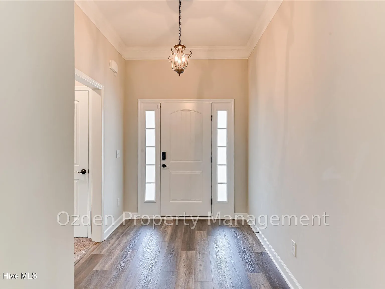 3 bed, 2.0 bath, 1716 sqft, $1,850 — Photo 3
