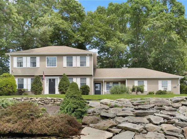25 Factory Pond Cir, Smithfield, RI 02828