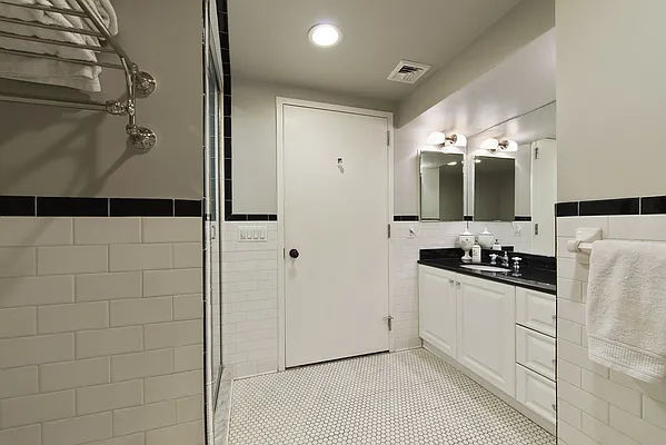 Sold by Nest Seekers International | media 7