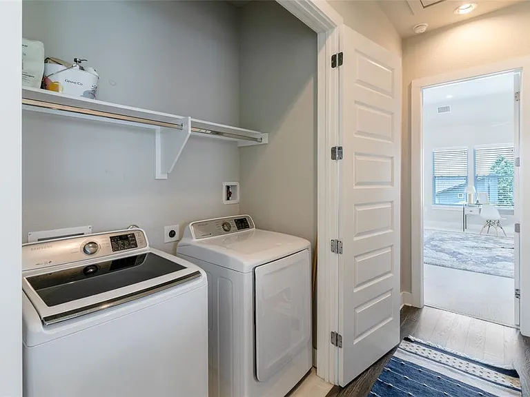 6025 Seville Dr — Photo 28