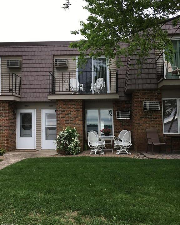 1st image of 318 W Lake Dr
