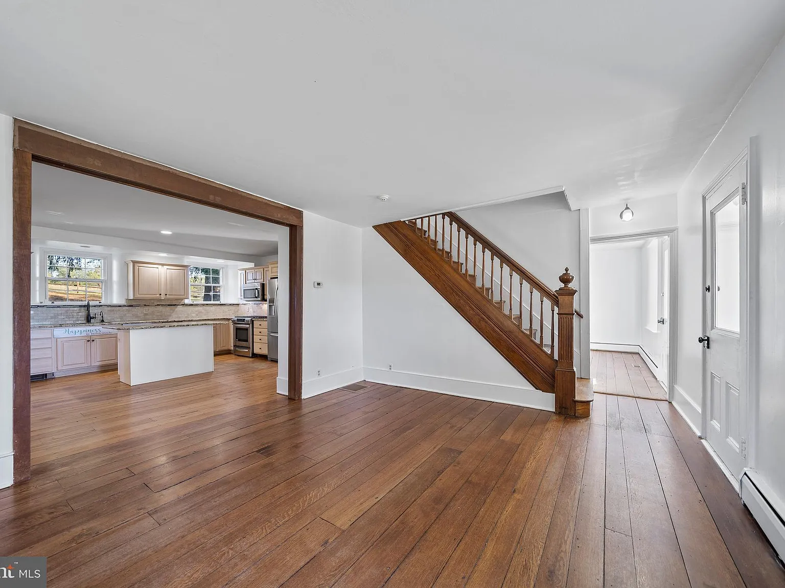 4 bed, 2.5 bath, 2884 sqft, $5,000 — Photo 4