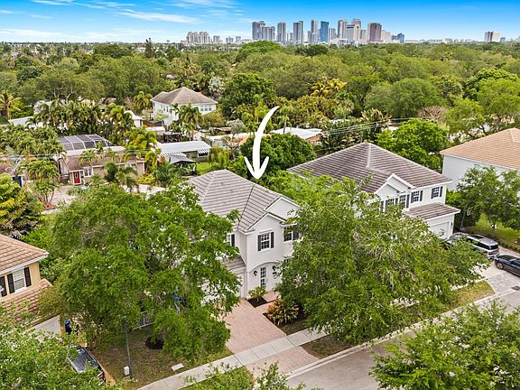 3rd image of 1421 SW 20th Court