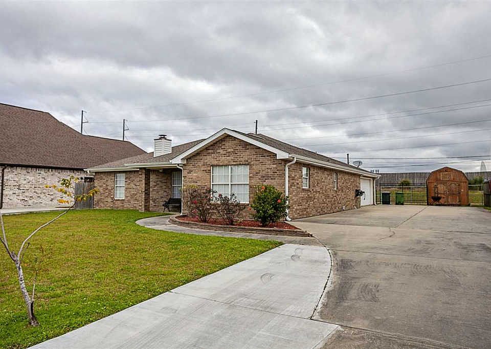 1st image of 2736 Oxford Dr