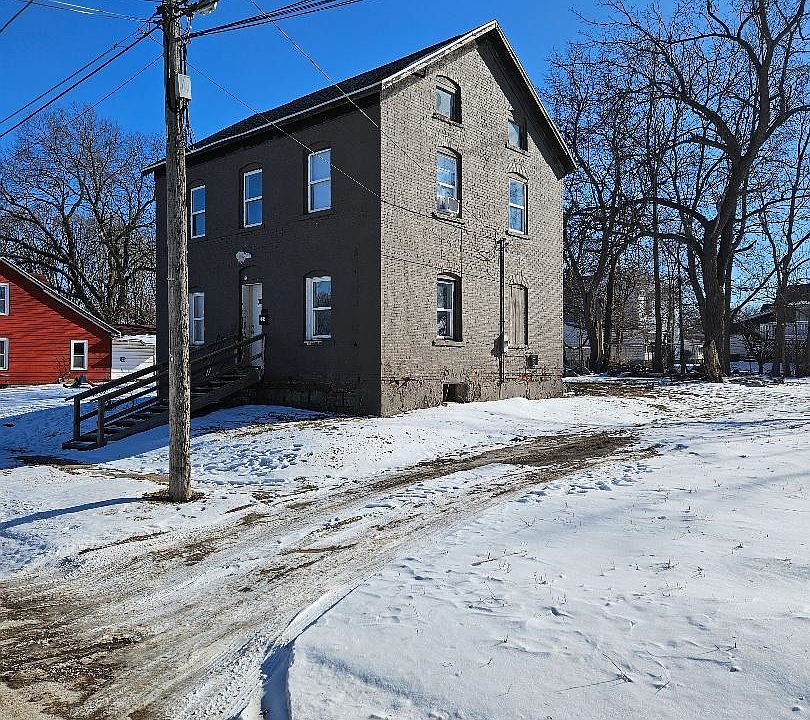 2nd image of 535 E Madison St