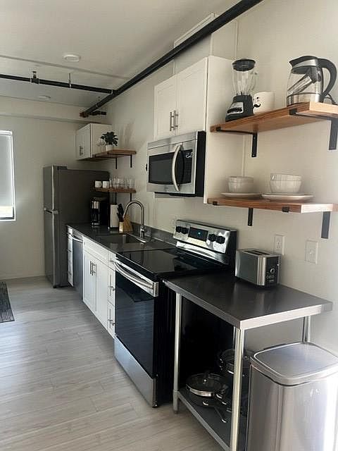 1st image of 834 S 6th Ave #203