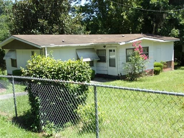 1st image of 211 SW Brookwood Ave