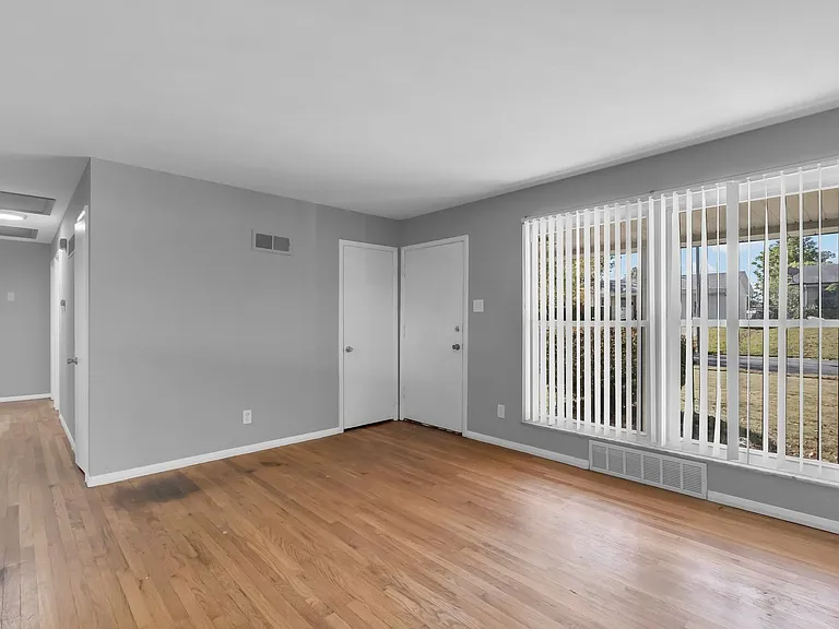1505 Miller Dr — Photo 5