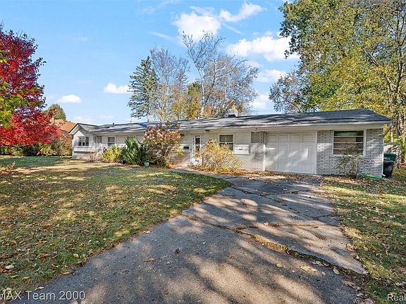 2nd image of 23044 Lake Way St