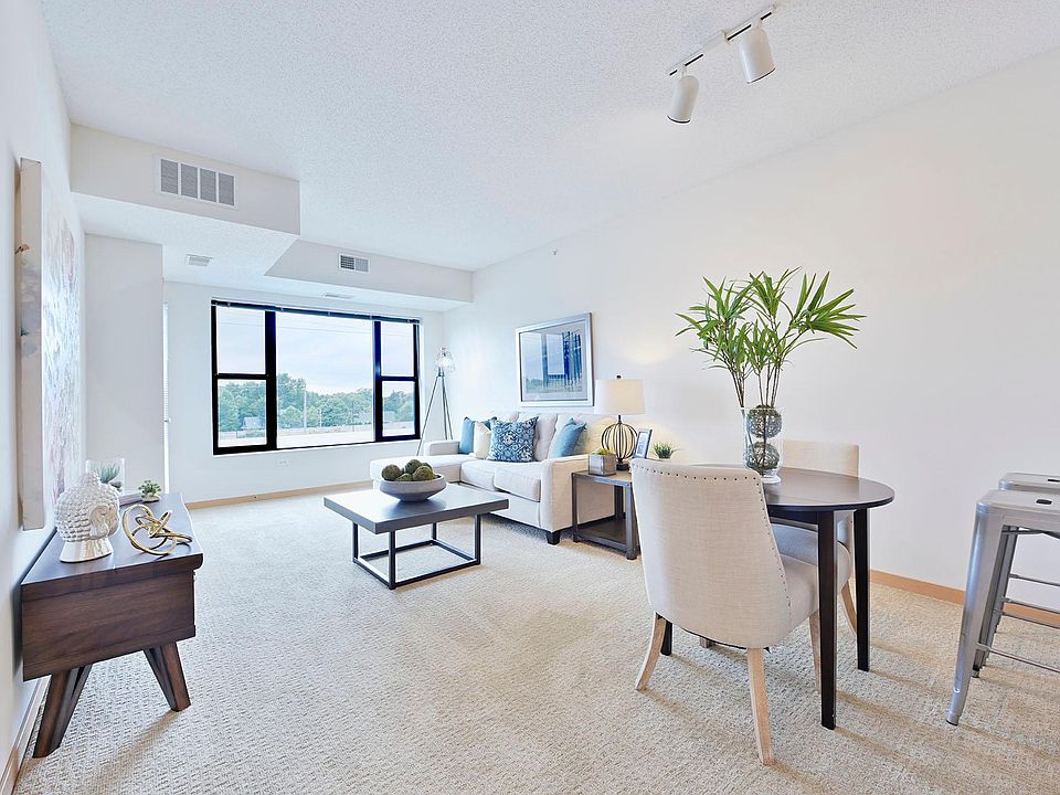 1K (one bedroom + den)