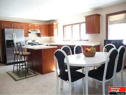 3rd image of 523 Ledgewood Dr