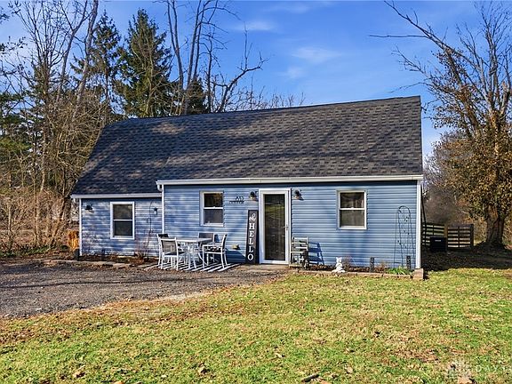 2nd image of 832 E Jackson Rd