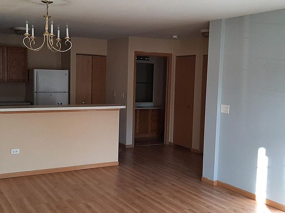 5th image of 303 Silverstone Dr