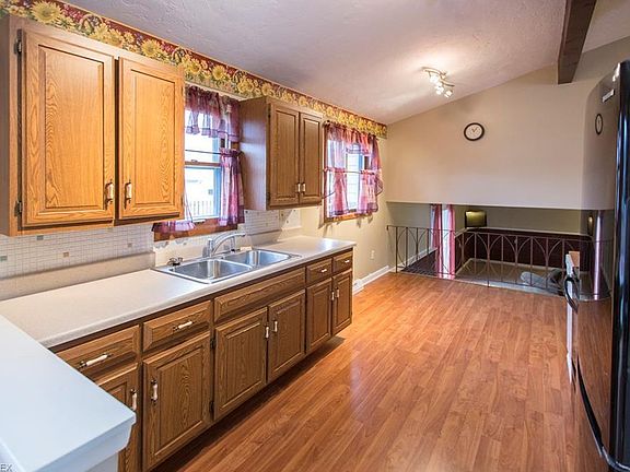 5th image of 21941 Briarwood Dr