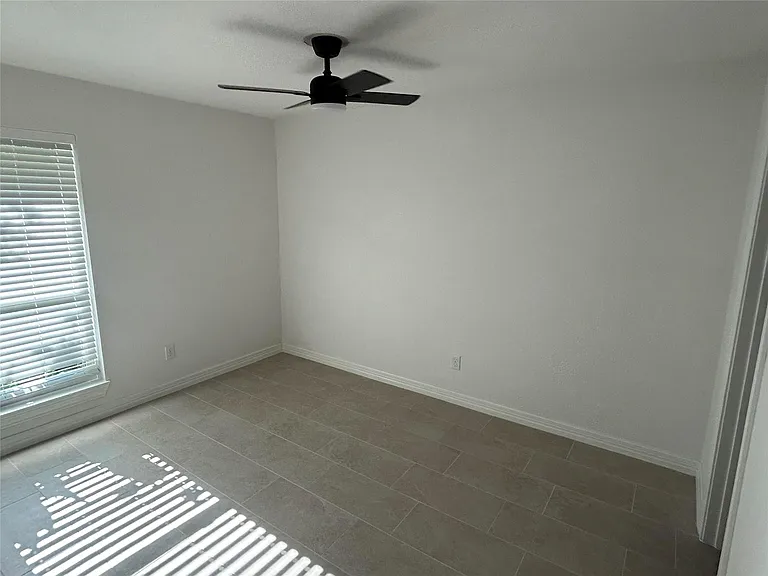 1139 Pinecroft Dr — Photo 4